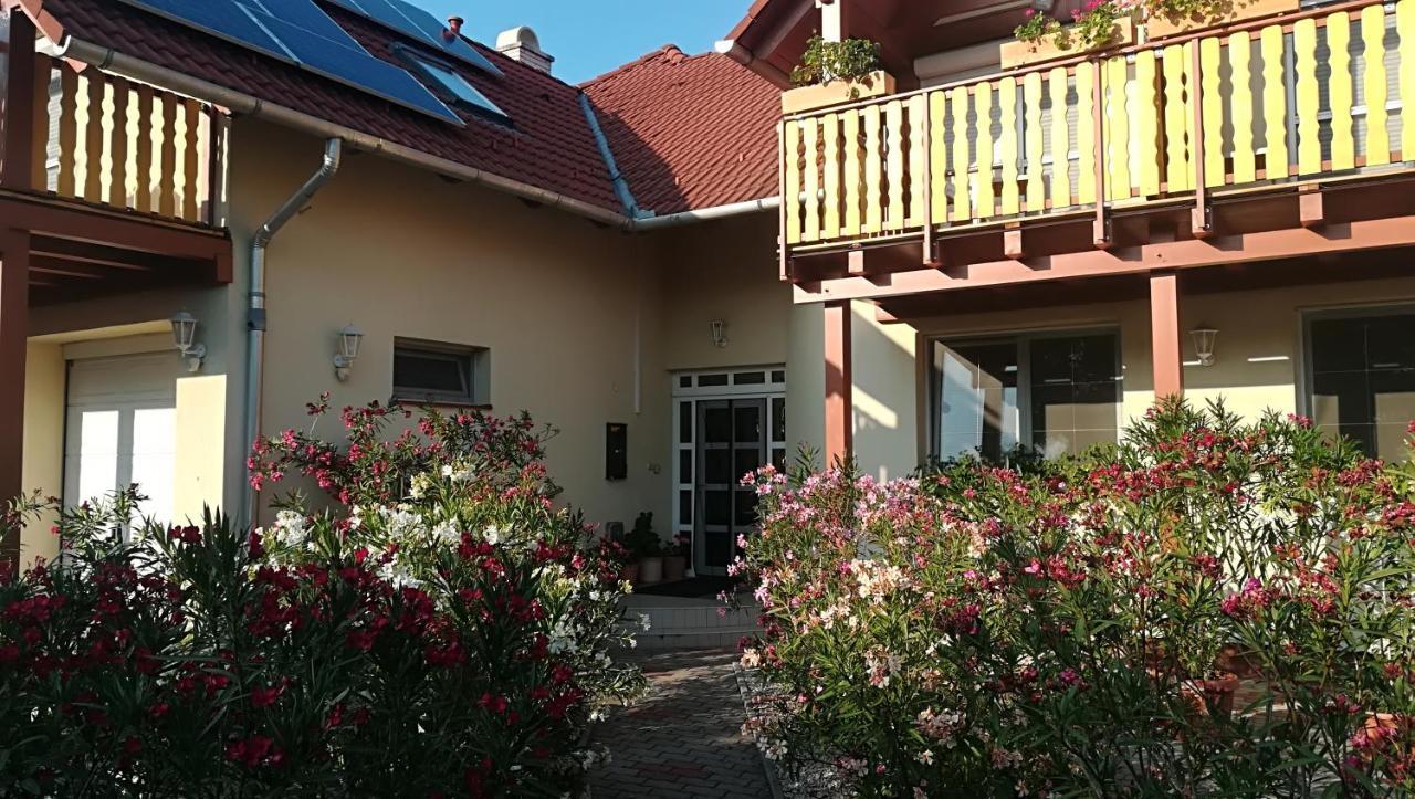 Haus Marika Hotel Siófok Exterior foto